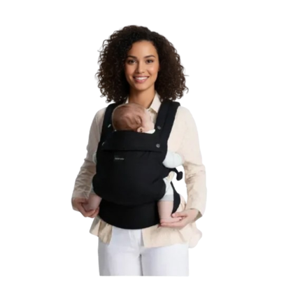 حاملة الأطفال Momcozy Pure Hug آمنة وناعمة وتوفر حرية الحركة للأطفال